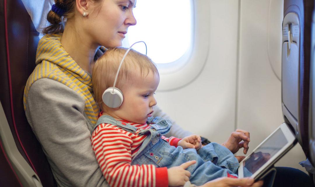 3 dicas para viajar de avião com a criança sem se estressar