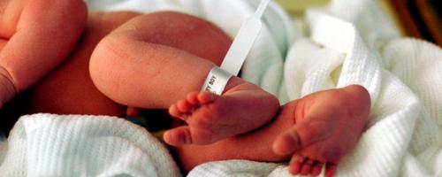 Por que os bebês nascem “roxinhos”?