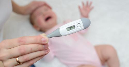 O que fazer para baixar a febre em crianças?