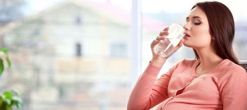 A importância da hidratação durante a gravidez