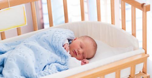 4 dicas para manter a segurança no berço do bebê