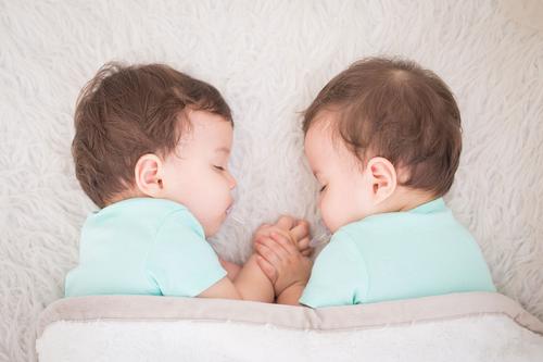 Conheça o programa para gêmeos Alô Bebê Twins